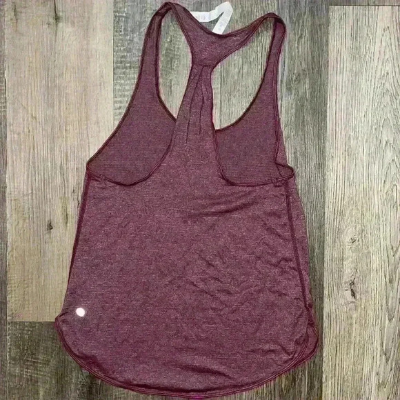 Lululemon 105 Singlet
Heathered Bordeaux Drama size 2 - Picture 9 of 10